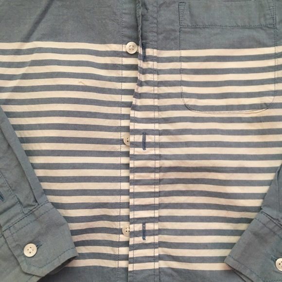 💙Boys Old Navy Button Down💙 - Picture 2 of 5